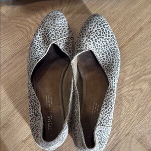 TOMS Women's Leopard Print Flats